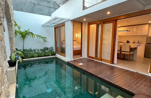 Kerobokan Villa | Della MIA