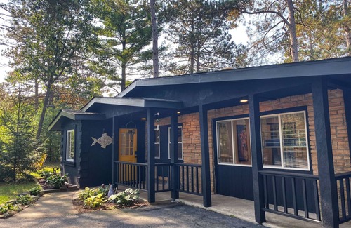Wisconsin Dells Cabaña | Dells Secret Cottage - Huge Private Yard, Minutes to downtown Wisconsin Dells