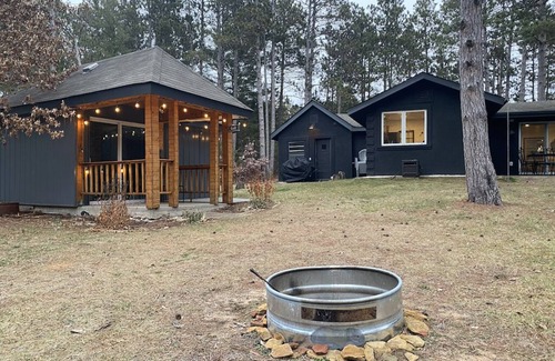 Wisconsin Dells Cabaña | Dells Secret Cottage - Huge Private Yard, Minutes to downtown Wisconsin Dells
