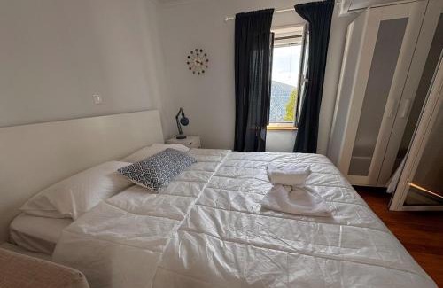Delphi Casa | Delphi Sunset Studio
