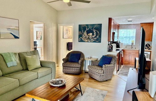 Lake Ida Shores Casa | "Delray Drift". Charming 3-bedroom house in Downtown Delray.