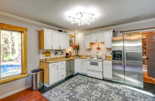 Delta Junction Casa | Delta Junction Rental with Shared Pool and Hot Tub!