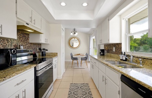Deltona Lakes Casa | Deltona Getaway 3BR/2BA Home + King Suite & Workspace