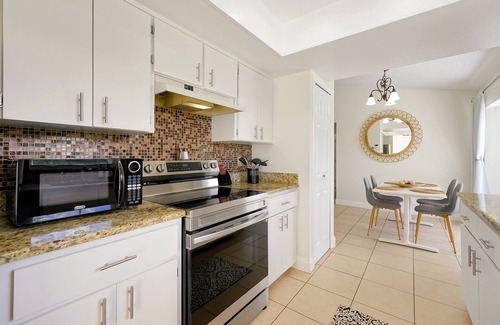 Deltona Lakes Casa | Deltona Getaway 3BR/2BA Home + King Suite & Workspace