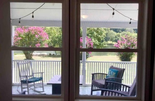 Draper Casa | Deltopia on Waterfront New River/Claytor Lake