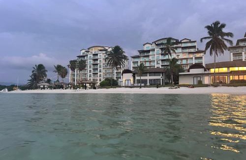 Maria Chiquita Apartamento | Delux Oceanview on the Caribbean @ Playa Escondida Resort