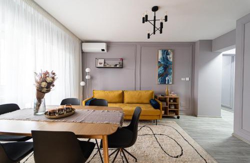 Bacau Apartamento | Delux Suite - Apartament 100 de m2 cu 3 camere și parcare gratuită, lângă Arena Mall in Centrul Bacău