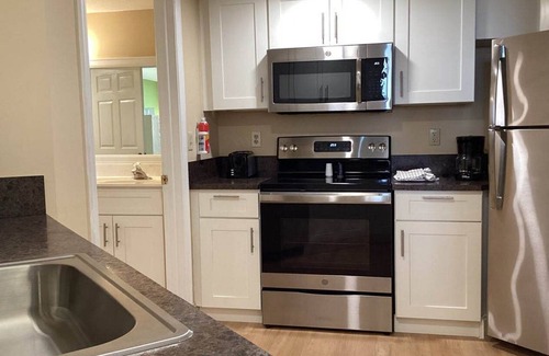 Weston Complejo | Deluxe 1 Bedroom and 1 Bathroom Unit with Full Amenities