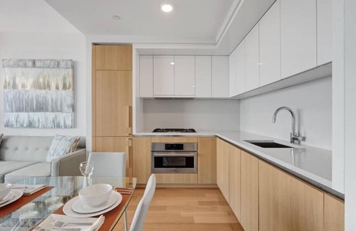 Hell's Kitchen Apartamento | Deluxe 1BR | Midtown West | Minutes to Javits Center | by GLS