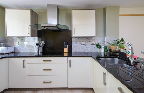 Howlett End Casa | Deluxe 2/3 Bed, Hot Tub, Sky Tv