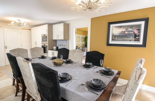 Howlett End Casa | Deluxe 2/3 Bed HotTub SkyTV