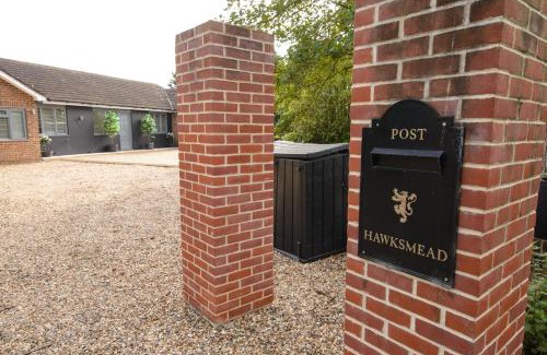 Halstead Apartamento | Deluxe 2 Bed Versace Bungalow Hot Tub, Sky TV, Cinema Screen Saffron Walden