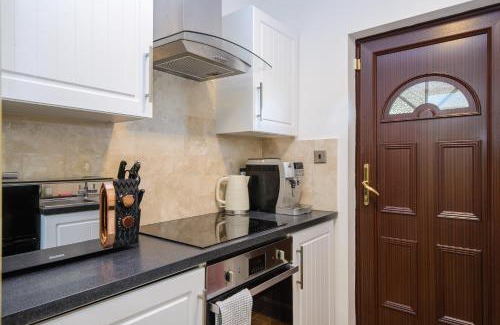 Halstead Apartamento | Deluxe 2 Bed Versace Bungalow Hot Tub, Sky TV, Cinema Screen Saffron Walden