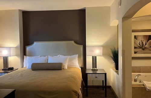 Enterprise Complejo | Deluxe 2 Bedroom and 2 Bathroom Unit with Full Amenities