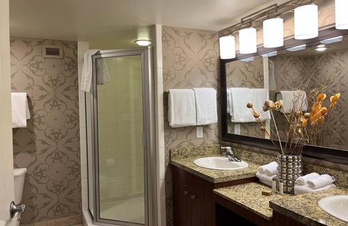 Enterprise Complejo | Deluxe 2 Bedroom and 2 Bathroom Unit with Full Amenities