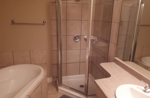 Fort McMurray Apartamento | Deluxe 2 Bedroom 2 Bath Apartment and Den with Gym