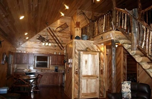 Henlawson Cabina | Deluxe 2 Bedroom Log Cabin