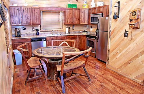Henlawson Cabina | Deluxe 2 Bedroom Log Cabin