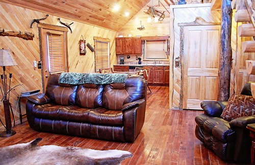 Henlawson Cabina | Deluxe 2 Bedroom Log Cabin