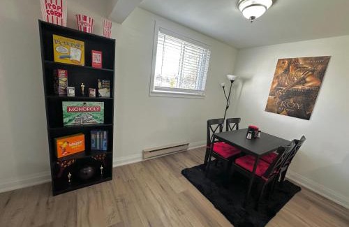 Port Dover Apartamento | Deluxe 2BD Movie Apartment in Port Dover