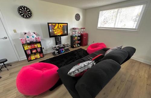 Port Dover Apartamento | Deluxe 2BD Movie Apartment in Port Dover