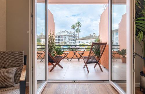 Carcavelos Apartamento | Deluxe 2BDR Apartment in Carcavelos by LovelyStay