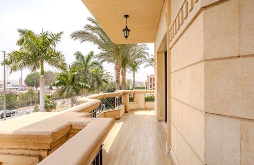 Dream Land Apartamento | Deluxe 2BR Golf View Apartment