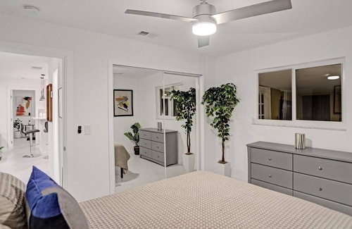 Oakland Park Villa | Deluxe 3/2 Duplex w/Jacuzzi