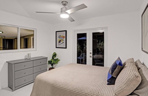 Oakland Park Villa | Deluxe 3/2 Duplex w/Jacuzzi