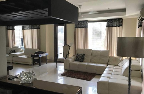 Okhla Apartamento | Deluxe 4 Bedroom Apartment