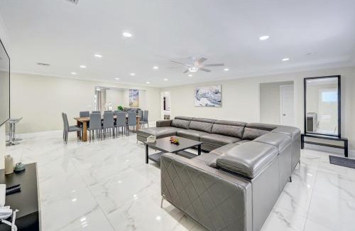 South Lake Villa | Deluxe 5BR & 3BA Villa in Hollywood Lakes near Beach