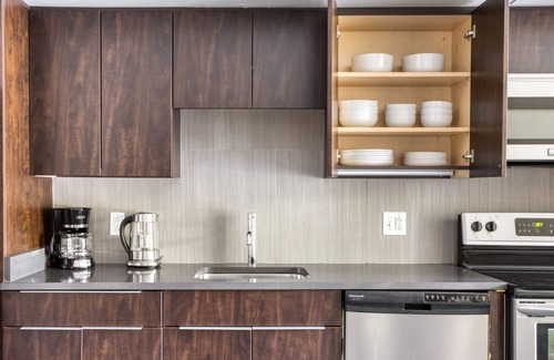 Commonwealth Apartamento | Deluxe Allston 1BR w/ Gym & W/D, nr Packards Corner, by Blueground