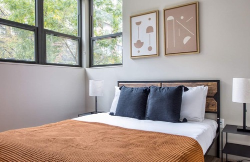 Commonwealth Apartamento | Deluxe Allston 1BR w/ Gym & W/D, nr Packards Corner, by Blueground