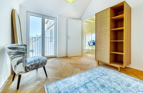 Krems an der Donau Apartamento | Deluxe Apartment with Balcony, Parking and Elevator in the City Centre
