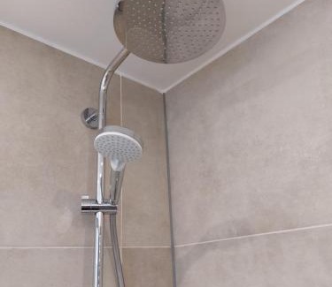 Oberkochen Apartamento | Deluxe Apartment 3 P I 2 SZ I Balkon I Küche in Oberkochen - Hensold, Zeiss fußläufig