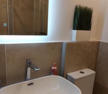 Oberkochen Apartamento | Deluxe Apartment 3 P I 2 SZ I Balkon I Küche in Oberkochen - Hensold, Zeiss fußläufig