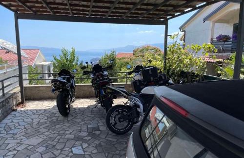 Sarsoni Apartamento | Deluxe Apartment Dora with a private parking, terrace and see view