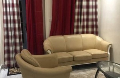 Manjai Kunda Apartamento | Apartamento de lujo fl. 3 apartamentos 1