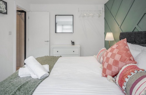 Milton Keynes Apartamento | Deluxe Apartment - 7 Mins Drive to City Centre - Wifi & TV by Yoko Property