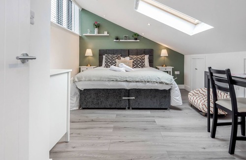 Milton Keynes Apartamento | Deluxe Apartment - 7 Mins Drive to City Centre - Wifi & TV by Yoko Property