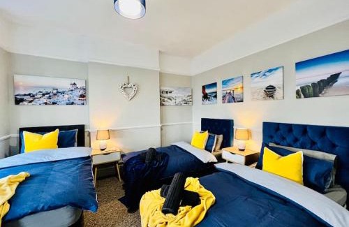 Westcliff-on-Sea Apartamento | Deluxe Apartment in Southend-On-Sea for contractors, workers by Artisan Stays I Weekly or Monthly Stay Offer I Free Parking I Sleeps 5