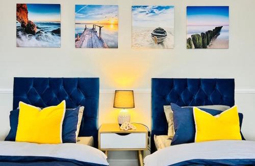 Westcliff-on-Sea Apartamento | Deluxe Apartment in Southend-On-Sea for contractors, workers by Artisan Stays I Weekly or Monthly Stay Offer I Free Parking I Sleeps 5