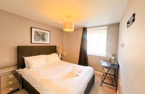 Saint Paul's Casa | Deluxe Apartment near Cabot Circus w Parking sleeps 5