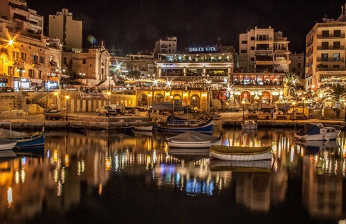 Swieqi Apartamento | Deluxe Apartment Steps to St George s Bay