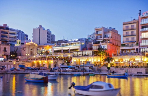 Swieqi Apartamento | Deluxe Apartment Steps to St George s Bay