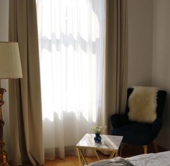 Nepszinhaz negyed Apartamento | Deluxe apt with 2 bedrooms and AC