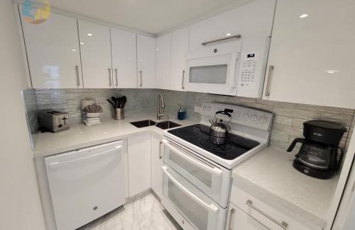 Mid Beach Apartamento | Deluxe Beach Resort - HORA RENTALS