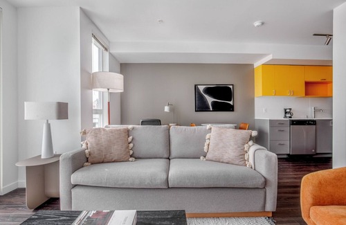 Wilburton Apartamento | Deluxe Bellevue 1BR w/ BBQ, Gym, W/D, nr Spring District, by Blueground