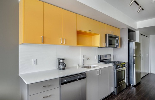 Wilburton Apartamento | Deluxe Bellevue 1BR w/ BBQ, Gym, W/D, nr Spring District, by Blueground