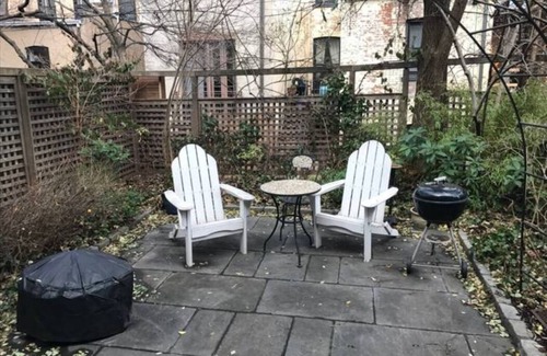 Park Slope Casa | Deluxe Boho Brooklyn Brownstone w/ Private Garden!